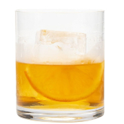 Склянка віскі з великим льодом