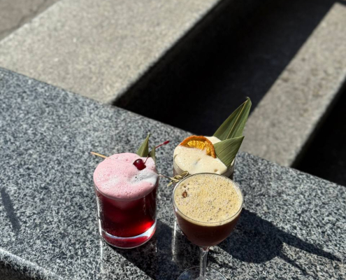 Коктейлі у барі