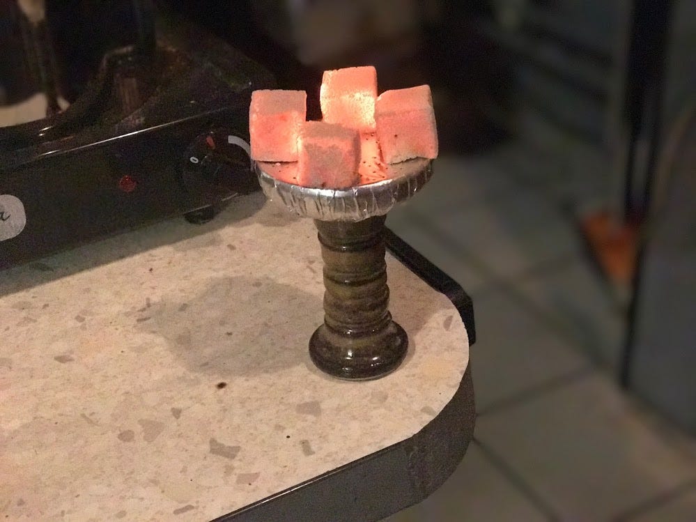 Забивка чаши для крепкого кальяна